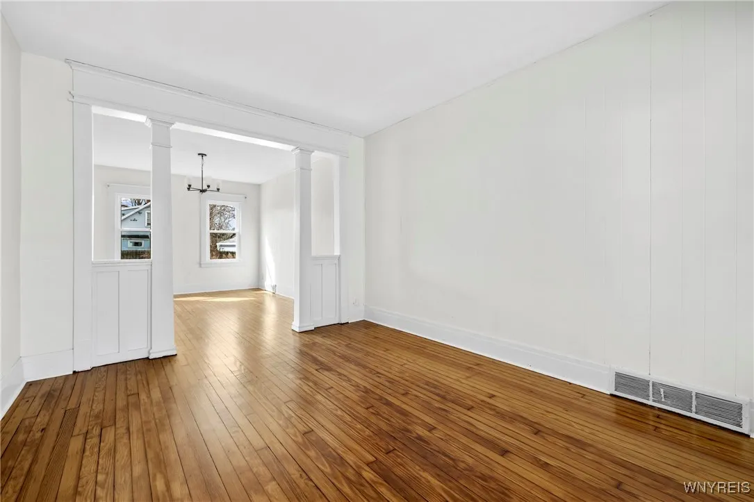 33 Good Avenue, Buffalo, New York 14220, Buffalo, New York 14220, 3 Bedrooms Bedrooms, 8 Rooms Rooms,1 BathroomBathrooms,Residential,For Sale,33 Good Avenue, Buffalo, New York 14220,B1620928