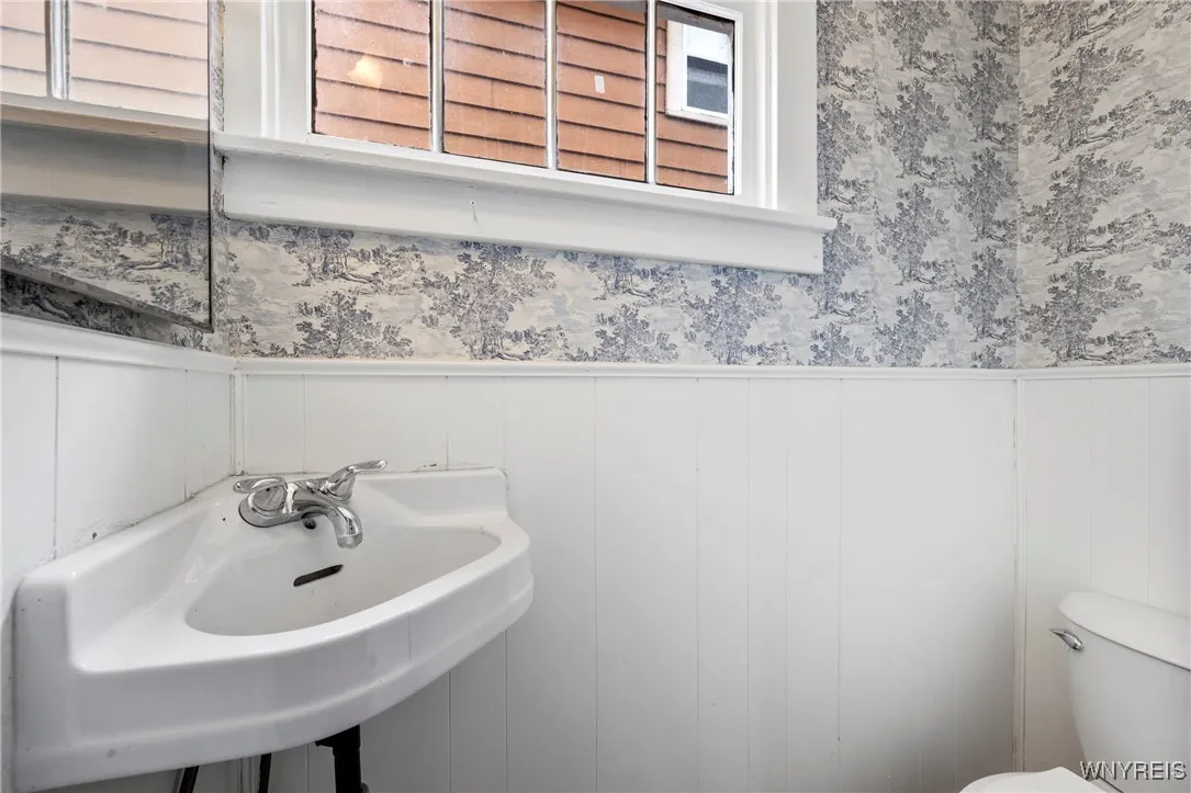 33 Good Avenue, Buffalo, New York 14220, Buffalo, New York 14220, 3 Bedrooms Bedrooms, 8 Rooms Rooms,1 BathroomBathrooms,Residential,For Sale,33 Good Avenue, Buffalo, New York 14220,B1620928