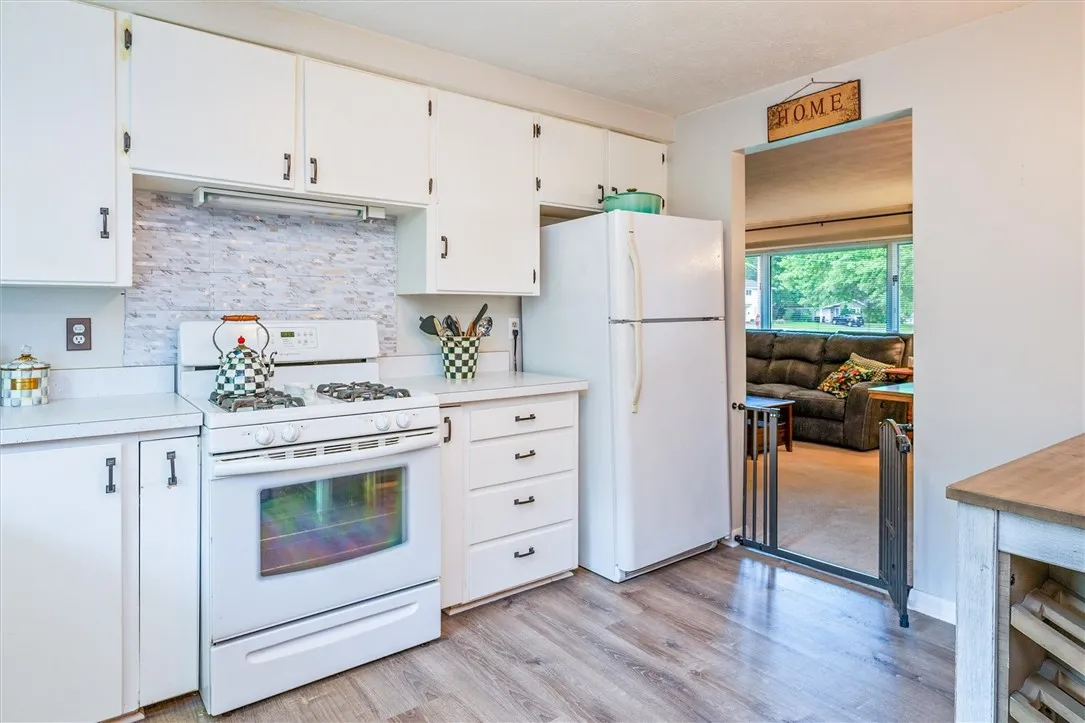 142 Kaymar Drive, Greece, New York 14616, Greece, New York 14616, 3 Bedrooms Bedrooms, 6 Rooms Rooms,2 BathroomsBathrooms,Residential,Closed,142 Kaymar Drive, Greece, New York 14616,0,R1620858