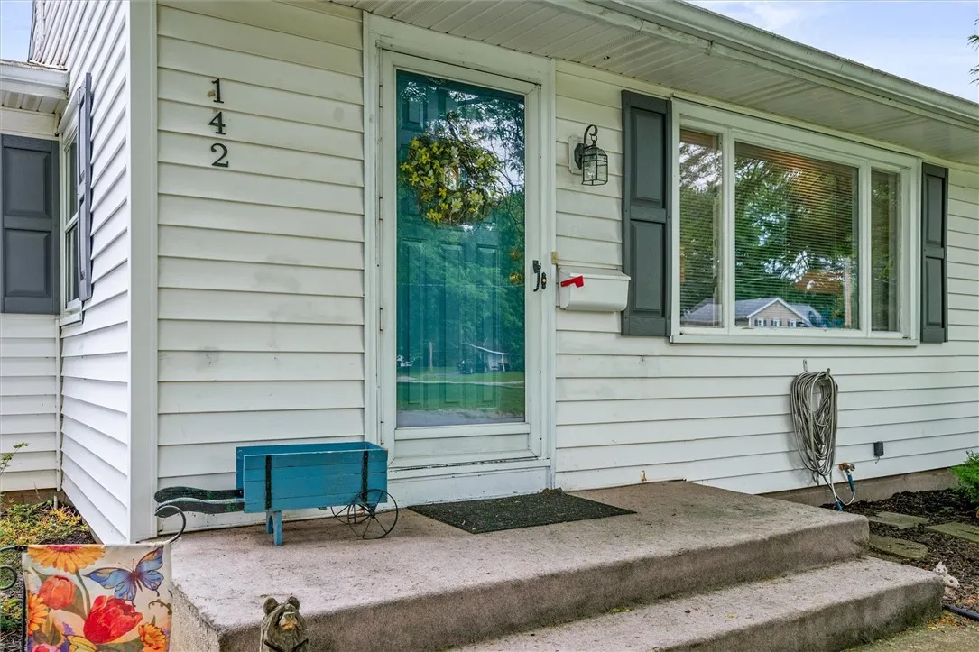 142 Kaymar Drive, Greece, New York 14616, Greece, New York 14616, 3 Bedrooms Bedrooms, 6 Rooms Rooms,2 BathroomsBathrooms,Residential,Closed,142 Kaymar Drive, Greece, New York 14616,0,R1620858