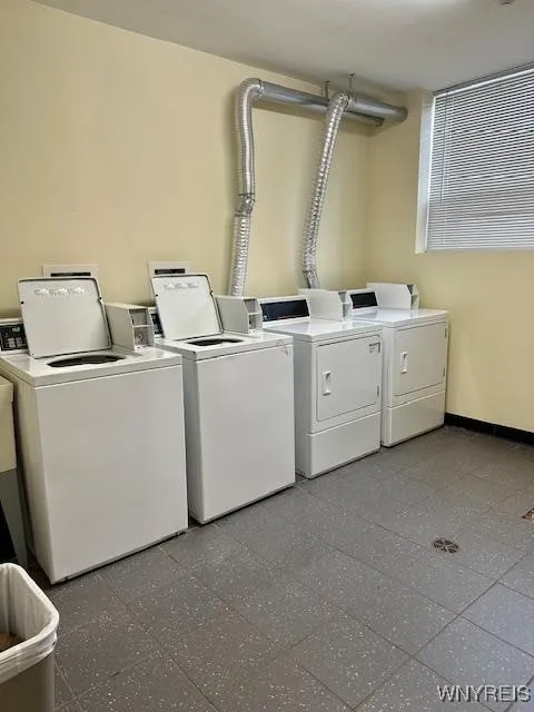 COMMON LAUNDRY ROOM.