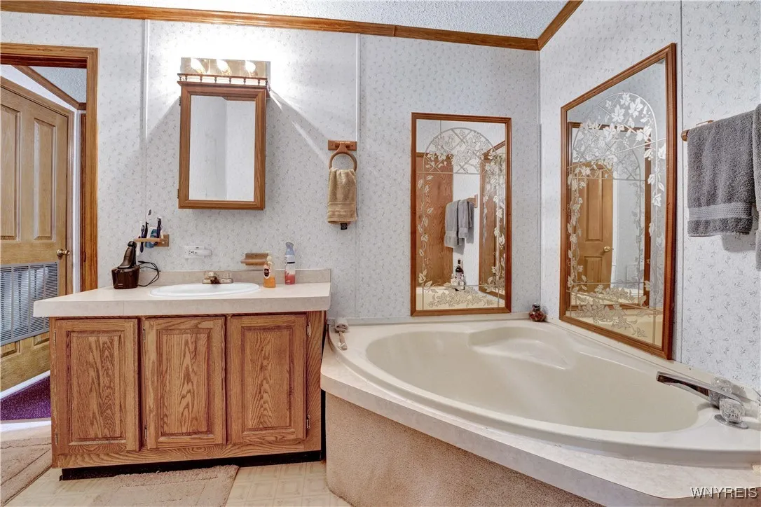 9691 South Protection Road, Holland, New York 1408, Holland, New York 14080, 3 Bedrooms Bedrooms, 7 Rooms Rooms,2 BathroomsBathrooms,Residential,For Sale,9691 South Protection Road, Holland, New York 1408,B1618184