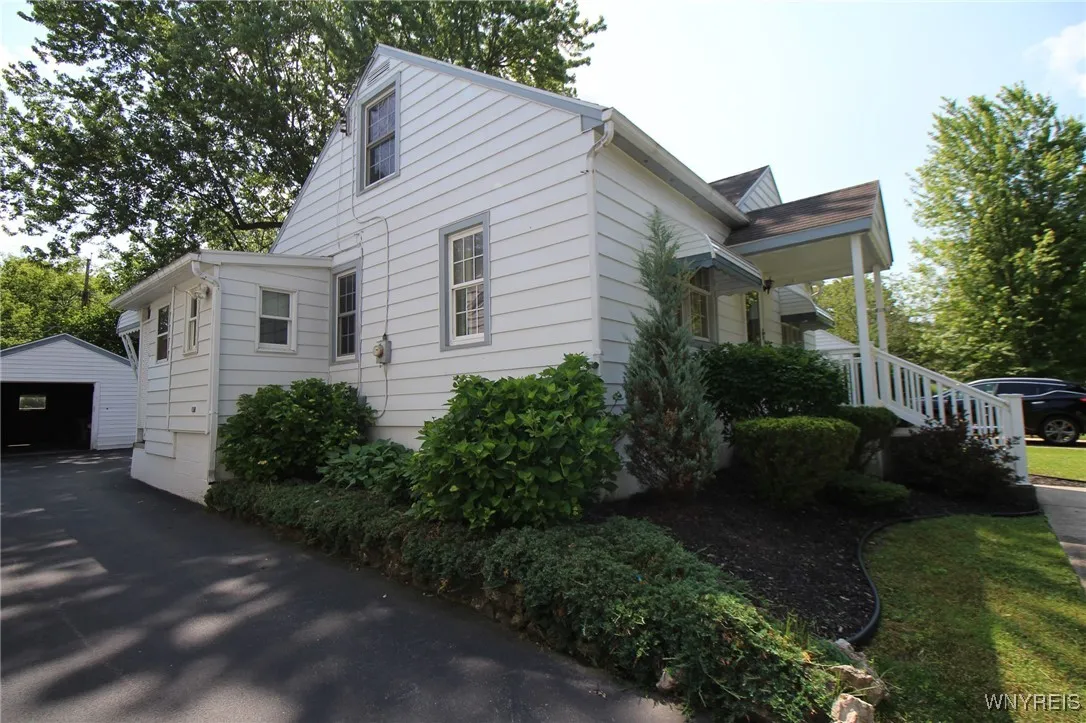 84 Hirschfield Drive, Amherst, New York 14221, Amherst, New York 14221, 3 Bedrooms Bedrooms, 8 Rooms Rooms,1 BathroomBathrooms,Residential,For Sale,84 Hirschfield Drive, Amherst, New York 14221,B1620701