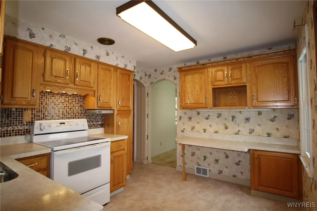 84 Hirschfield Drive, Amherst, New York 14221, Amherst, New York 14221, 3 Bedrooms Bedrooms, 8 Rooms Rooms,1 BathroomBathrooms,Residential,For Sale,84 Hirschfield Drive, Amherst, New York 14221,B1620701