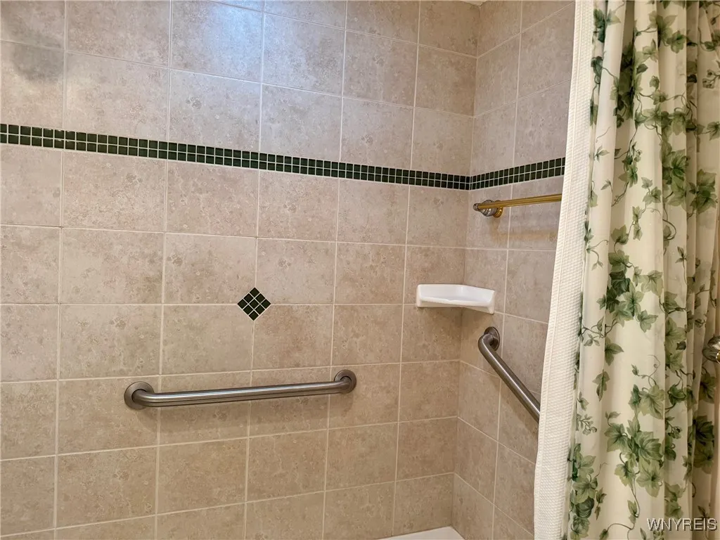 84 Hirschfield Drive, Amherst, New York 14221, Amherst, New York 14221, 3 Bedrooms Bedrooms, 8 Rooms Rooms,1 BathroomBathrooms,Residential,For Sale,84 Hirschfield Drive, Amherst, New York 14221,B1620701