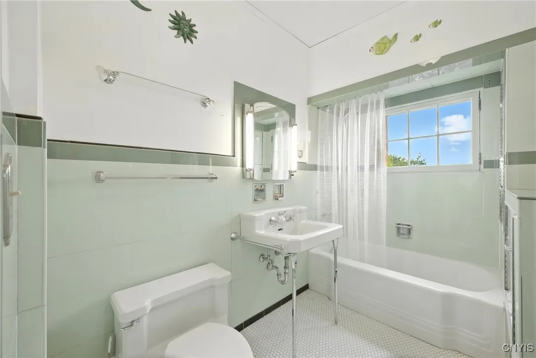 Bathroom second floor