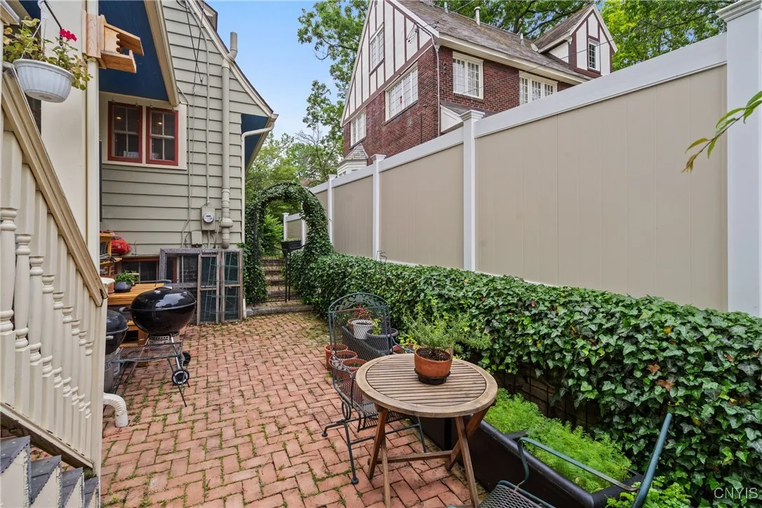 Side yard patio