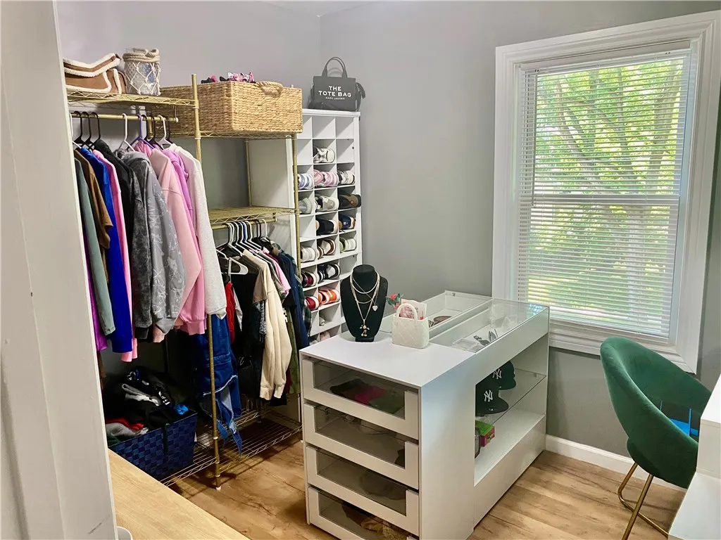 102 Ellison St Street, Rochester, New York 14609, Rochester, New York 14609, 4 Bedrooms Bedrooms, 7 Rooms Rooms,1 BathroomBathrooms,Residential,For Sale,102 Ellison St Street, Rochester, New York 14609,R1620925