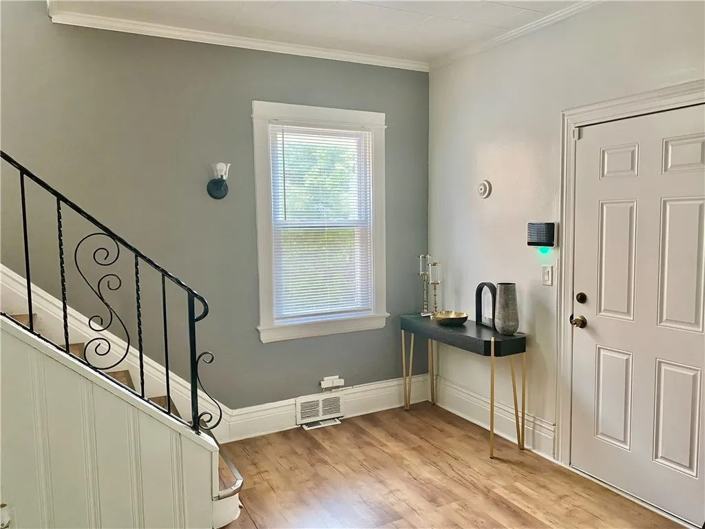 102 Ellison St Street, Rochester, New York 14609, Rochester, New York 14609, 4 Bedrooms Bedrooms, 7 Rooms Rooms,1 BathroomBathrooms,Residential,For Sale,102 Ellison St Street, Rochester, New York 14609,R1620925
