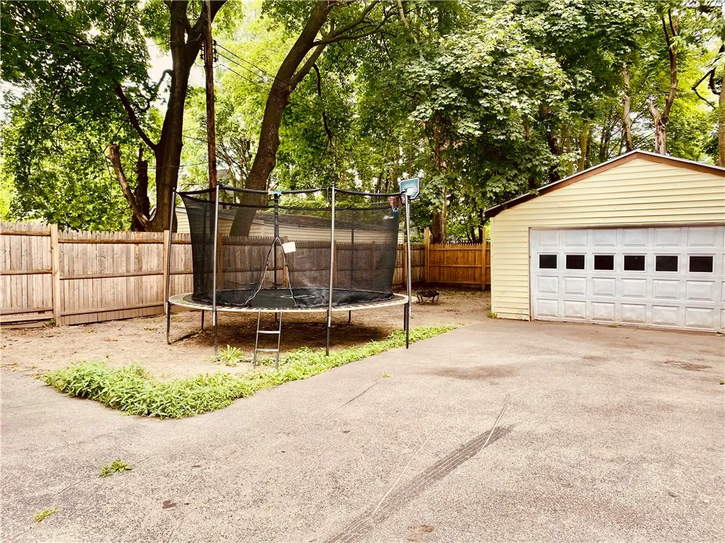 102 Ellison St Street, Rochester, New York 14609, Rochester, New York 14609, 4 Bedrooms Bedrooms, 7 Rooms Rooms,1 BathroomBathrooms,Residential,For Sale,102 Ellison St Street, Rochester, New York 14609,R1620925