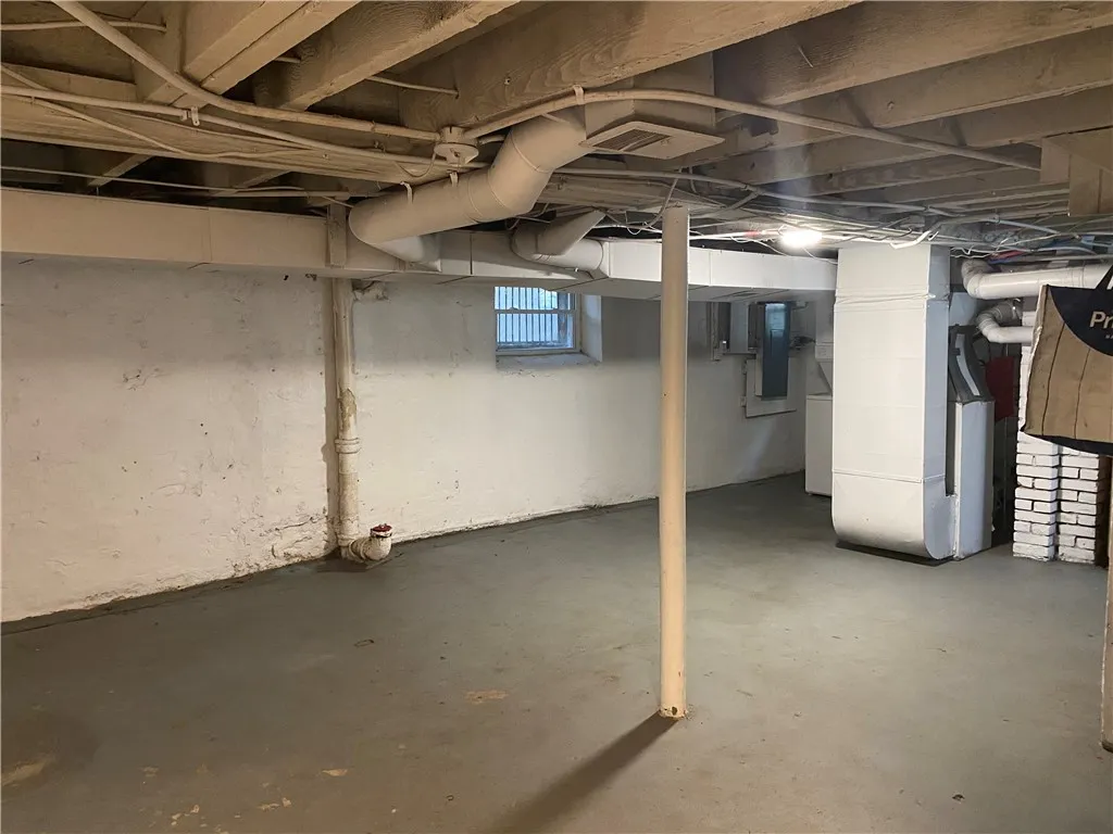 102 Ellison St Street, Rochester, New York 14609, Rochester, New York 14609, 4 Bedrooms Bedrooms, 7 Rooms Rooms,1 BathroomBathrooms,Residential,For Sale,102 Ellison St Street, Rochester, New York 14609,R1620925