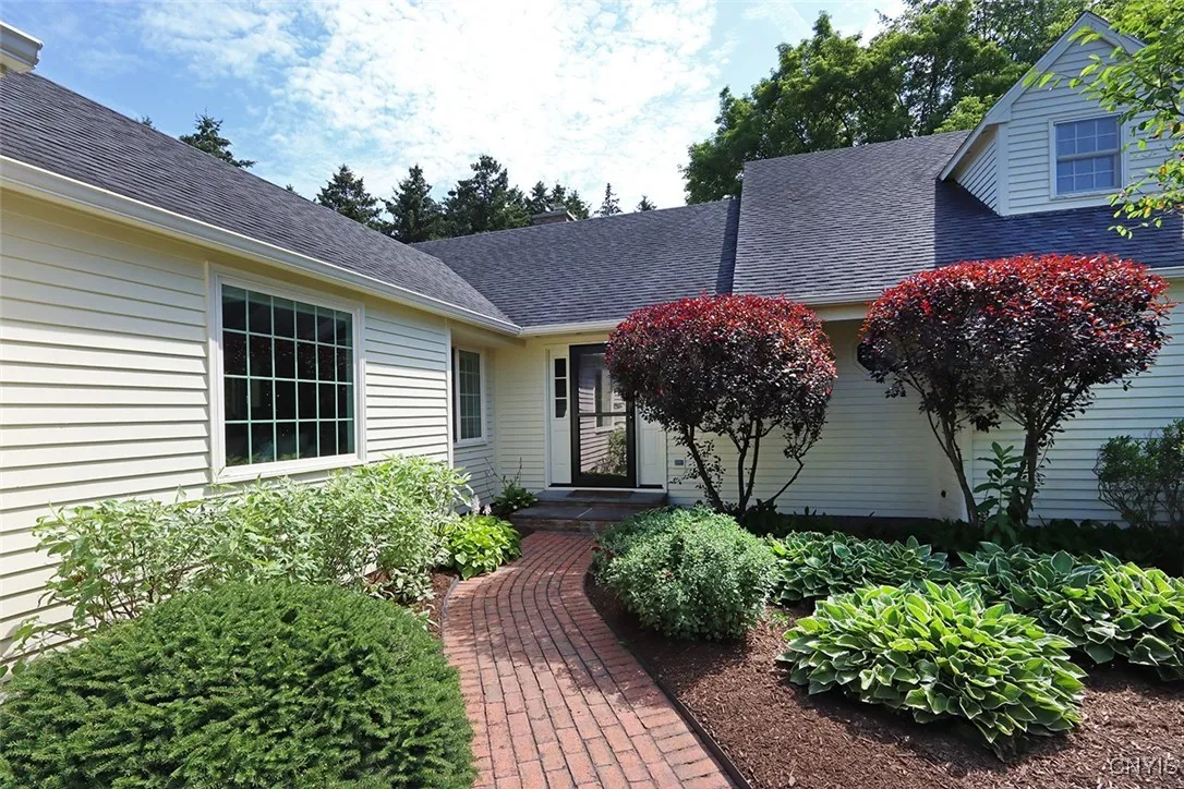 8305 Decoy Run, Manlius, New York 13104, Manlius, New York 13104, 3 Bedrooms Bedrooms, 9 Rooms Rooms,3 BathroomsBathrooms,Residential,Closed,8305 Decoy Run, Manlius, New York 13104,S1620320