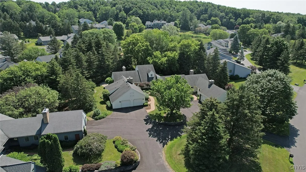 8305 Decoy Run, Manlius, New York 13104, Manlius, New York 13104, 3 Bedrooms Bedrooms, 9 Rooms Rooms,3 BathroomsBathrooms,Residential,Closed,8305 Decoy Run, Manlius, New York 13104,S1620320