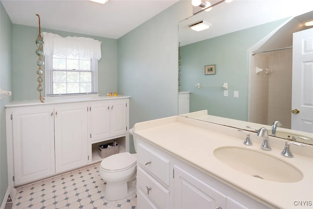 8305 Decoy Run, Manlius, New York 13104, Manlius, New York 13104, 3 Bedrooms Bedrooms, 9 Rooms Rooms,3 BathroomsBathrooms,Residential,Closed,8305 Decoy Run, Manlius, New York 13104,S1620320