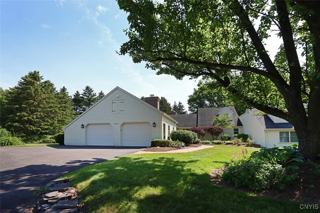 8305 Decoy Run, Manlius, New York 13104, Manlius, New York 13104, 3 Bedrooms Bedrooms, 9 Rooms Rooms,3 BathroomsBathrooms,Residential,Closed,8305 Decoy Run, Manlius, New York 13104,S1620320