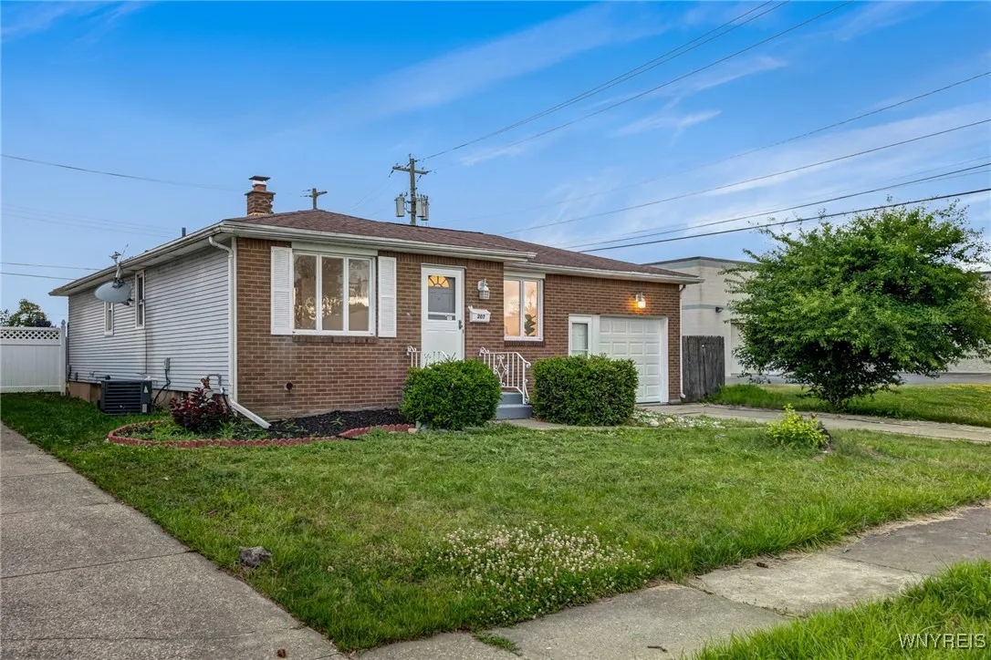 207 Enez Drive, Cheektowaga, New York 14043, Cheektowaga, New York 14043, 3 Bedrooms Bedrooms, 5 Rooms Rooms,2 BathroomsBathrooms,Residential,For Sale,207 Enez Drive, Cheektowaga, New York 14043,B1620990