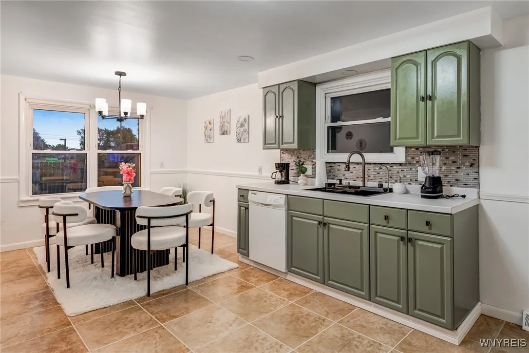207 Enez Drive, Cheektowaga, New York 14043, Cheektowaga, New York 14043, 3 Bedrooms Bedrooms, 5 Rooms Rooms,2 BathroomsBathrooms,Residential,For Sale,207 Enez Drive, Cheektowaga, New York 14043,B1620990