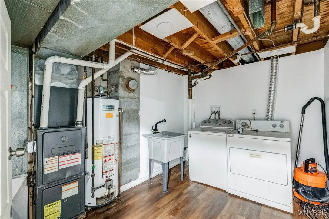 207 Enez Drive, Cheektowaga, New York 14043, Cheektowaga, New York 14043, 3 Bedrooms Bedrooms, 5 Rooms Rooms,2 BathroomsBathrooms,Residential,For Sale,207 Enez Drive, Cheektowaga, New York 14043,B1620990