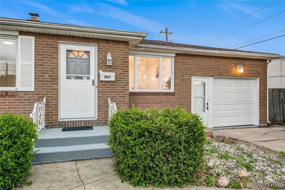 207 Enez Drive, Cheektowaga, New York 14043, Cheektowaga, New York 14043, 3 Bedrooms Bedrooms, 5 Rooms Rooms,2 BathroomsBathrooms,Residential,For Sale,207 Enez Drive, Cheektowaga, New York 14043,B1620990