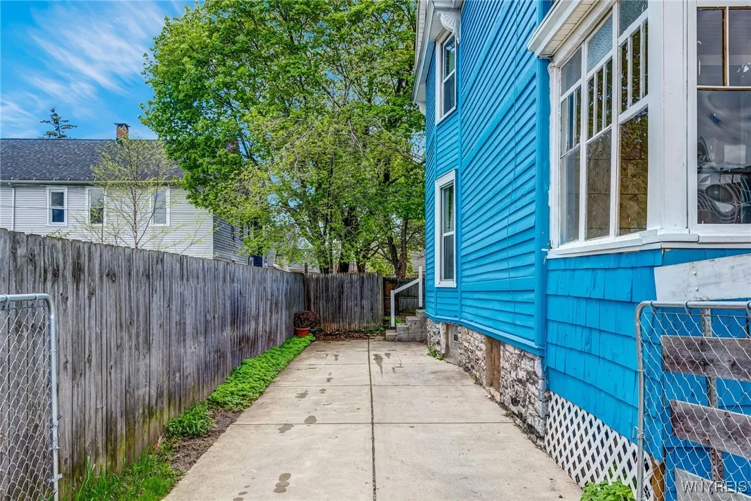 288 14th Street, Buffalo, New York 14213, Buffalo, New York 14213, 5 Bedrooms Bedrooms, ,2 BathroomsBathrooms,Residential,Closed,288 14th Street, Buffalo, New York 14213,0,B1620908