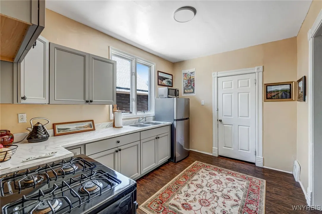 288 14th Street, Buffalo, New York 14213, Buffalo, New York 14213, 5 Bedrooms Bedrooms, ,2 BathroomsBathrooms,Residential,Closed,288 14th Street, Buffalo, New York 14213,0,B1620908