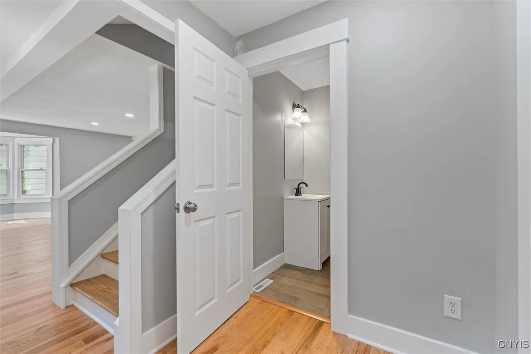 106 Wellington Road, Dewitt, New York 13214, De Witt, New York 13214, 3 Bedrooms Bedrooms, 5 Rooms Rooms,2 BathroomsBathrooms,Residential,For Sale,106 Wellington Road, Dewitt, New York 13214,S1619234