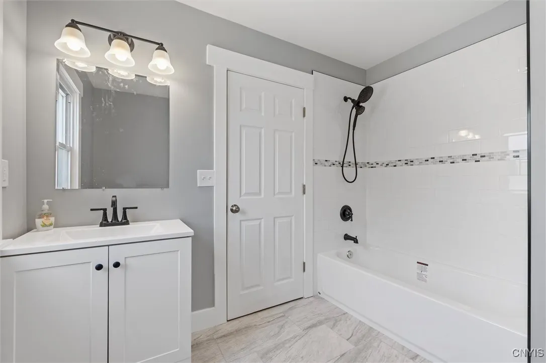 106 Wellington Road, Dewitt, New York 13214, De Witt, New York 13214, 3 Bedrooms Bedrooms, 5 Rooms Rooms,2 BathroomsBathrooms,Residential,For Sale,106 Wellington Road, Dewitt, New York 13214,S1619234