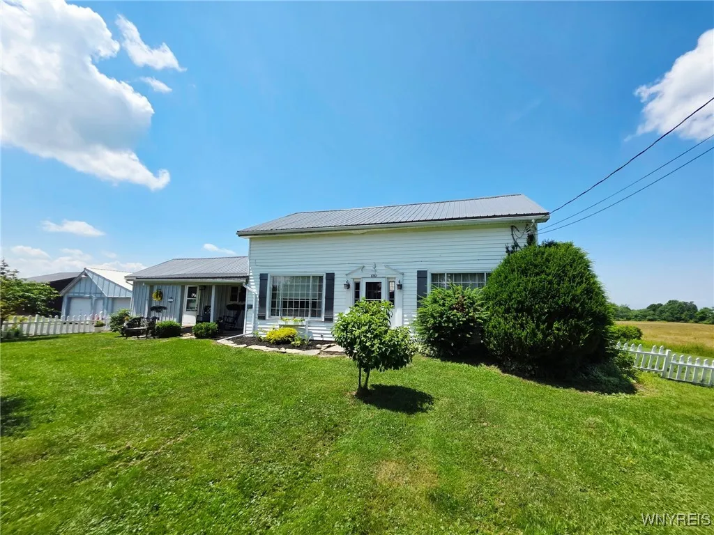 8242 Cole Road, Boston, New York 14033, Boston, New York 14033, 3 Bedrooms Bedrooms, 9 Rooms Rooms,1 BathroomBathrooms,Residential,For Sale,8242 Cole Road, Boston, New York 14033,B1619864