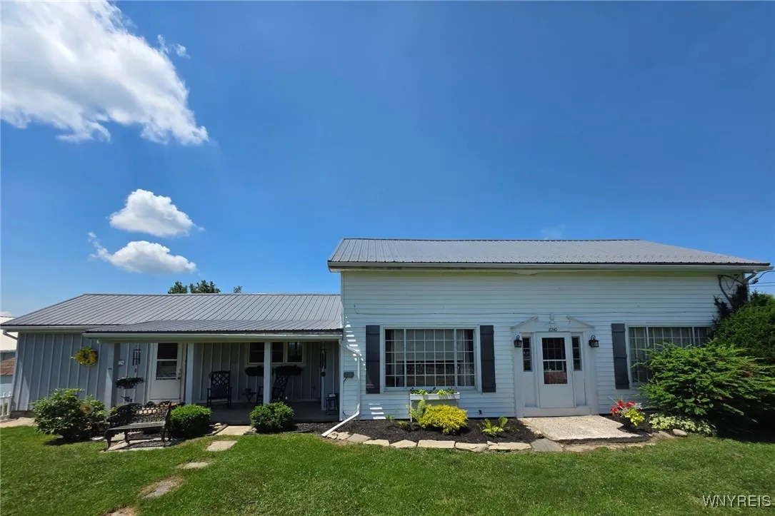 8242 Cole Road, Boston, New York 14033, Boston, New York 14033, 3 Bedrooms Bedrooms, 9 Rooms Rooms,1 BathroomBathrooms,Residential,For Sale,8242 Cole Road, Boston, New York 14033,B1619864