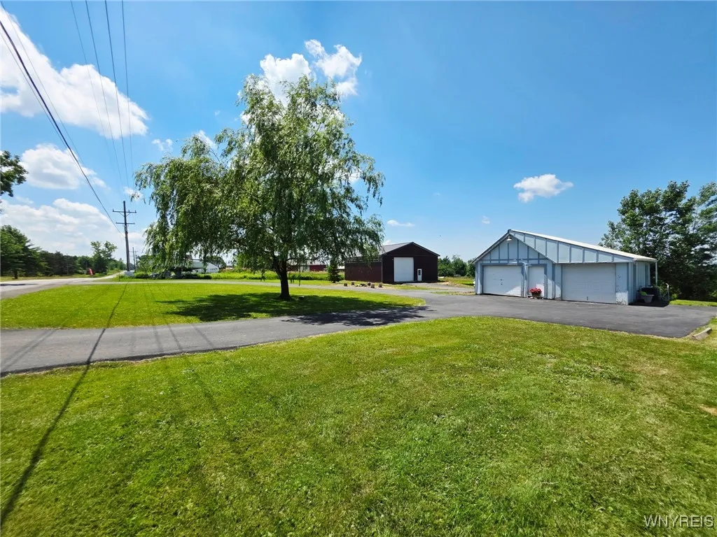 8242 Cole Road, Boston, New York 14033, Boston, New York 14033, 3 Bedrooms Bedrooms, 9 Rooms Rooms,1 BathroomBathrooms,Residential,For Sale,8242 Cole Road, Boston, New York 14033,B1619864