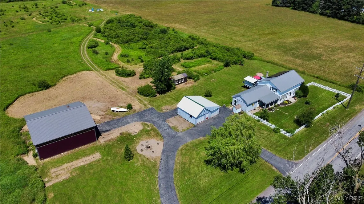 8242 Cole Road, Boston, New York 14033, Boston, New York 14033, 3 Bedrooms Bedrooms, 9 Rooms Rooms,1 BathroomBathrooms,Residential,For Sale,8242 Cole Road, Boston, New York 14033,B1619864
