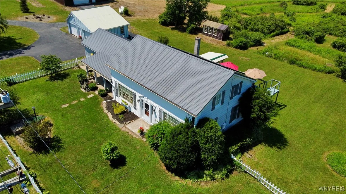 8242 Cole Road, Boston, New York 14033, Boston, New York 14033, 3 Bedrooms Bedrooms, 9 Rooms Rooms,1 BathroomBathrooms,Residential,For Sale,8242 Cole Road, Boston, New York 14033,B1619864