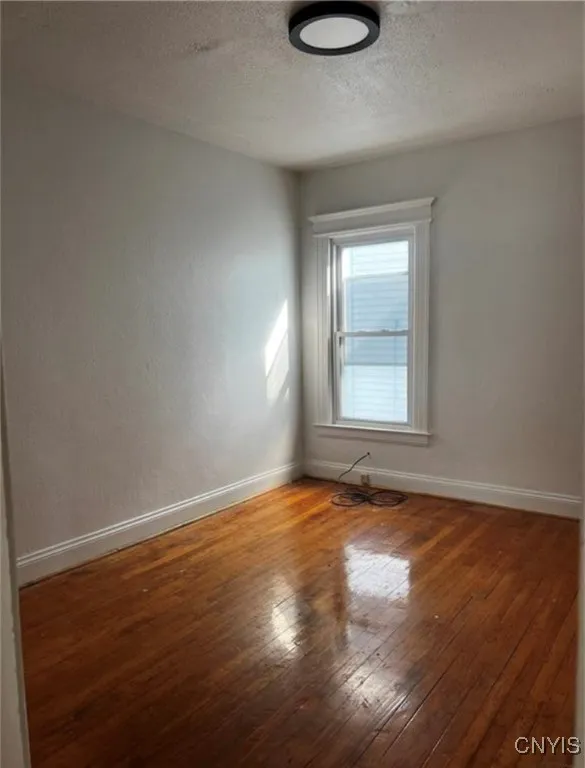 113 East Brighton Avenue 115, Syracuse, New York 1, Syracuse, New York 13205, 2 Bedrooms Bedrooms, 6 Rooms Rooms,1 BathroomBathrooms,Residential Lease,For Rent,113 East Brighton Avenue 115, Syracuse, New York 1,S1621069