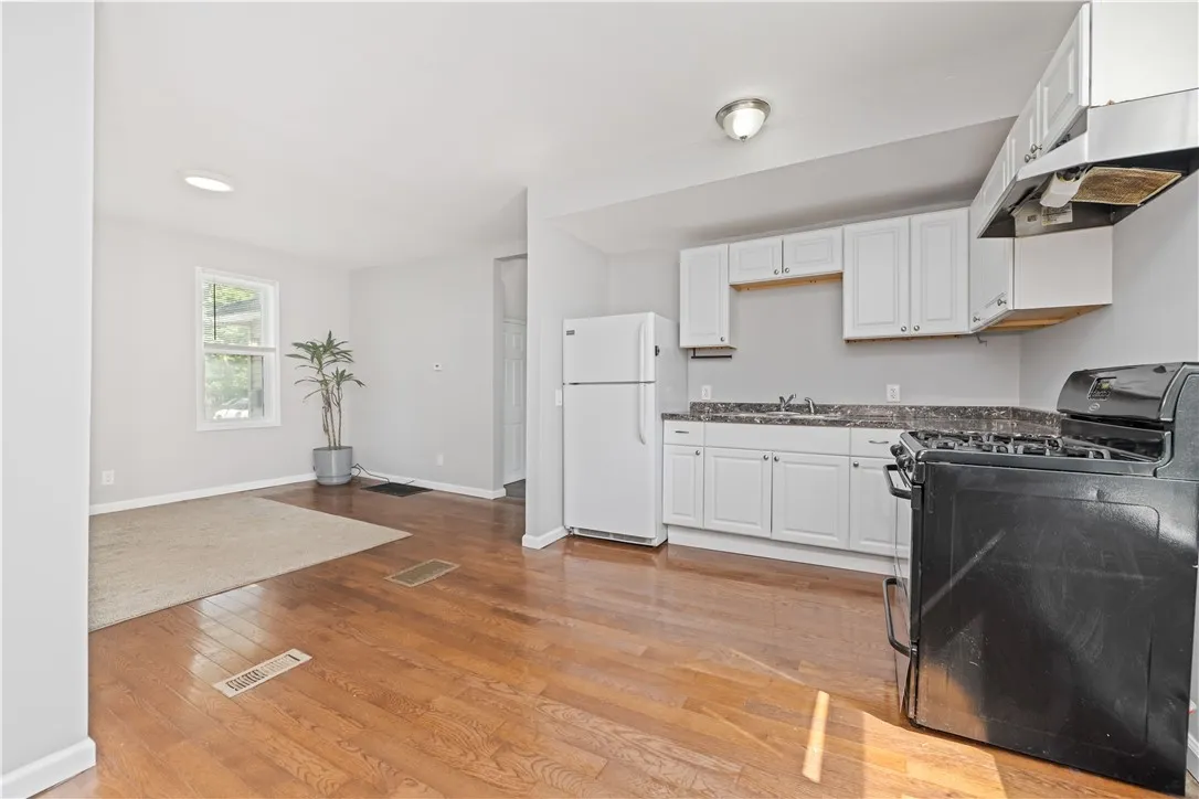 1084 Plymouth Avenue South, Rochester, New York 14, Rochester, New York 14608, 4 Bedrooms Bedrooms, ,2 BathroomsBathrooms,Residential,For Sale,1084 Plymouth Avenue South, Rochester, New York 14,R1612712
