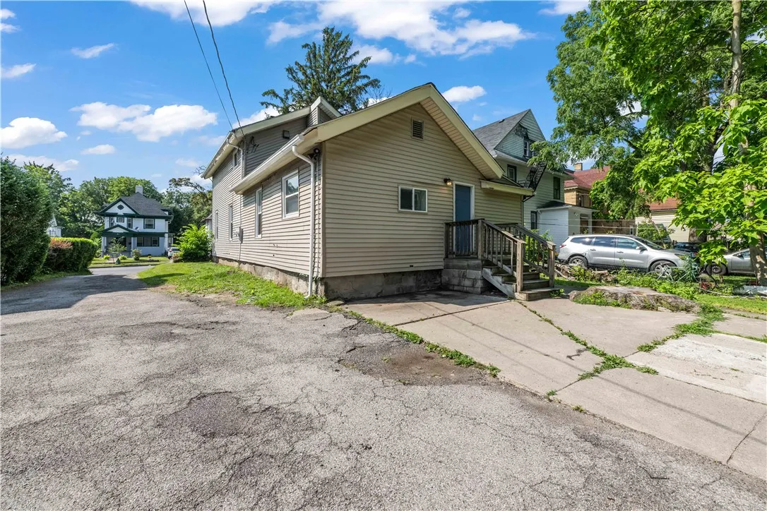 1084 Plymouth Avenue South, Rochester, New York 14, Rochester, New York 14608, 4 Bedrooms Bedrooms, ,2 BathroomsBathrooms,Residential,For Sale,1084 Plymouth Avenue South, Rochester, New York 14,R1612712