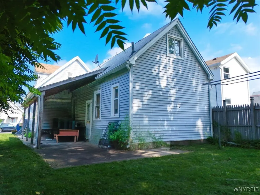 89 Jones Street, Buffalo, New York 14206, Buffalo, New York 14206, 5 Bedrooms Bedrooms, 7 Rooms Rooms,2 BathroomsBathrooms,Residential,For Sale,89 Jones Street, Buffalo, New York 14206,B1620683