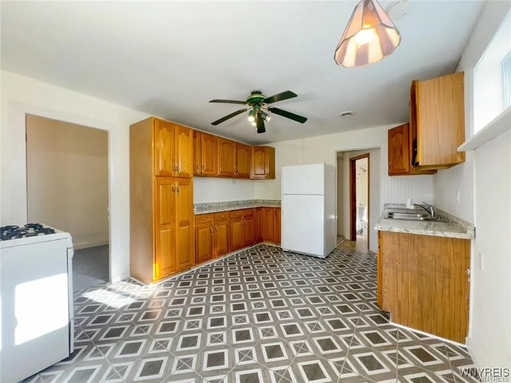 89 Jones Street, Buffalo, New York 14206, Buffalo, New York 14206, 5 Bedrooms Bedrooms, 7 Rooms Rooms,2 BathroomsBathrooms,Residential,For Sale,89 Jones Street, Buffalo, New York 14206,B1620683