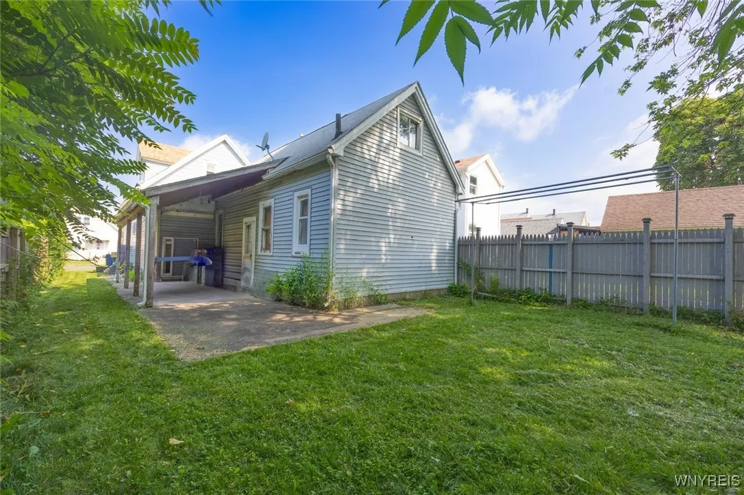 89 Jones Street, Buffalo, New York 14206, Buffalo, New York 14206, 5 Bedrooms Bedrooms, 7 Rooms Rooms,2 BathroomsBathrooms,Residential,For Sale,89 Jones Street, Buffalo, New York 14206,B1620683