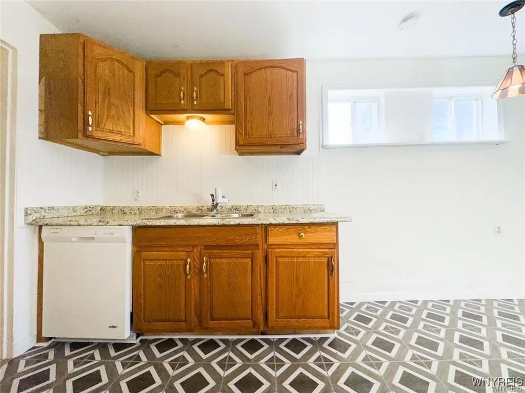 89 Jones Street, Buffalo, New York 14206, Buffalo, New York 14206, 5 Bedrooms Bedrooms, 7 Rooms Rooms,2 BathroomsBathrooms,Residential,For Sale,89 Jones Street, Buffalo, New York 14206,B1620683