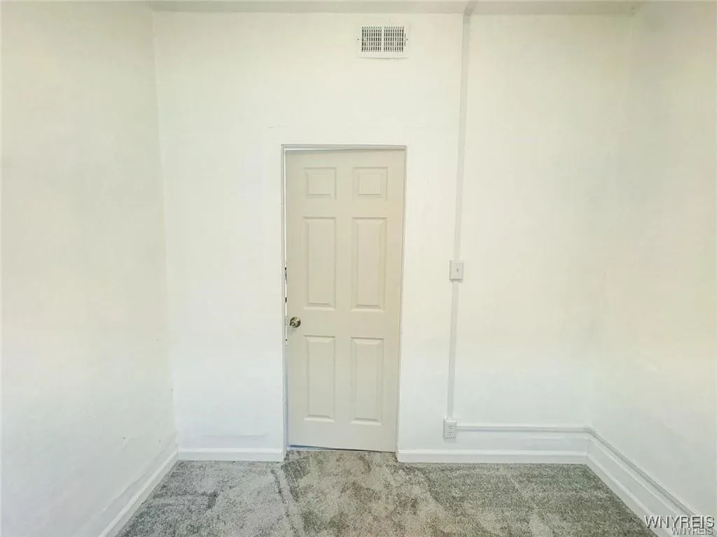 89 Jones Street, Buffalo, New York 14206, Buffalo, New York 14206, 5 Bedrooms Bedrooms, 7 Rooms Rooms,2 BathroomsBathrooms,Residential,For Sale,89 Jones Street, Buffalo, New York 14206,B1620683