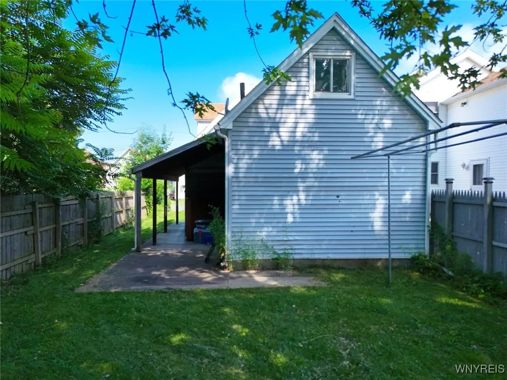 89 Jones Street, Buffalo, New York 14206, Buffalo, New York 14206, 5 Bedrooms Bedrooms, 7 Rooms Rooms,2 BathroomsBathrooms,Residential,For Sale,89 Jones Street, Buffalo, New York 14206,B1620683
