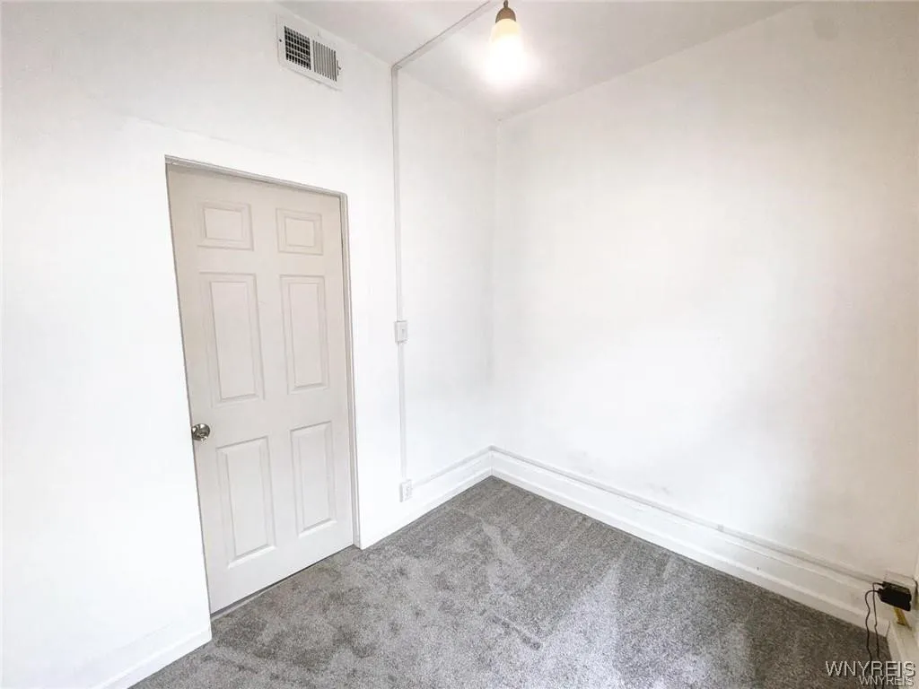 89 Jones Street, Buffalo, New York 14206, Buffalo, New York 14206, 5 Bedrooms Bedrooms, 7 Rooms Rooms,2 BathroomsBathrooms,Residential,For Sale,89 Jones Street, Buffalo, New York 14206,B1620683