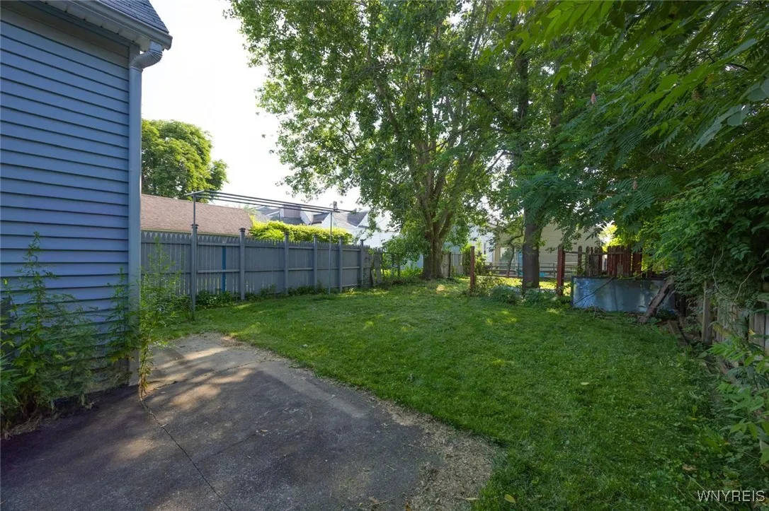 89 Jones Street, Buffalo, New York 14206, Buffalo, New York 14206, 5 Bedrooms Bedrooms, 7 Rooms Rooms,2 BathroomsBathrooms,Residential,For Sale,89 Jones Street, Buffalo, New York 14206,B1620683