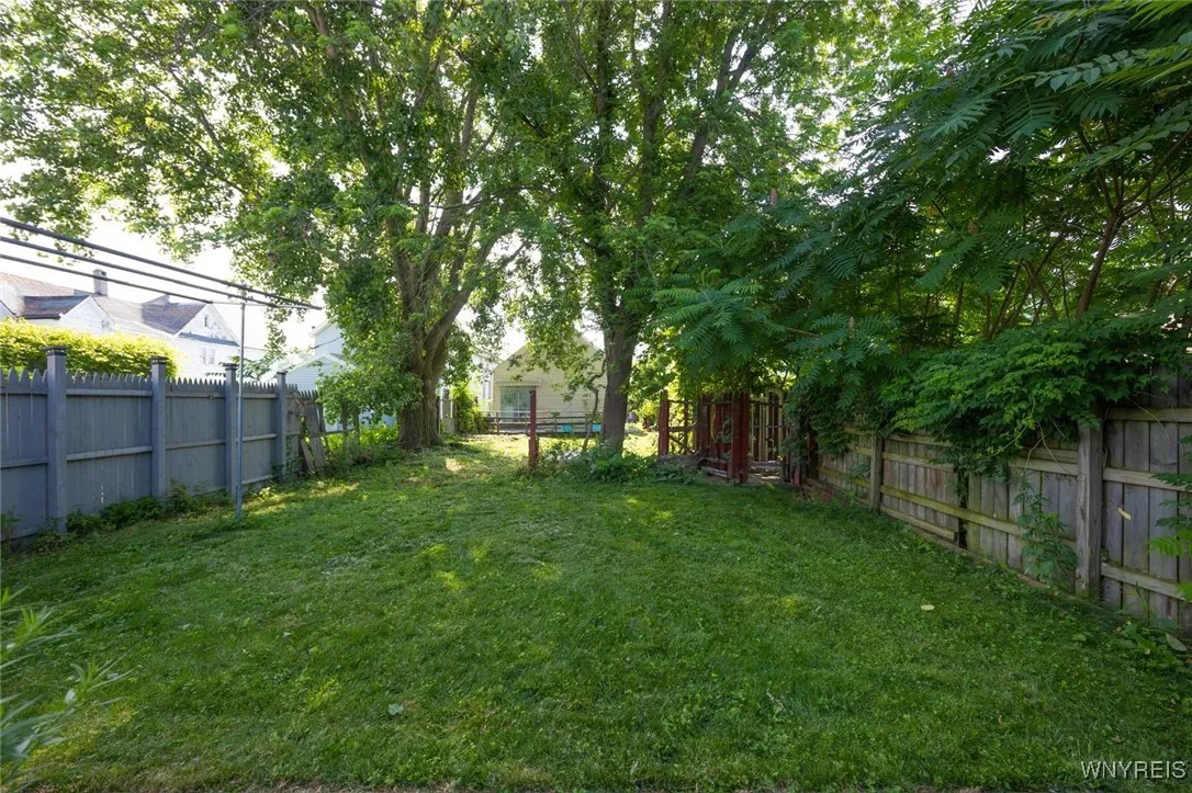 89 Jones Street, Buffalo, New York 14206, Buffalo, New York 14206, 5 Bedrooms Bedrooms, 7 Rooms Rooms,2 BathroomsBathrooms,Residential,For Sale,89 Jones Street, Buffalo, New York 14206,B1620683