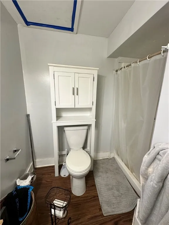 UPSTAIRS 1608 sf 2 bed 2 bath apartment