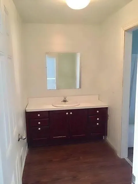 UPSTAIRS 1608 sf 2 bed 2 bath apartment