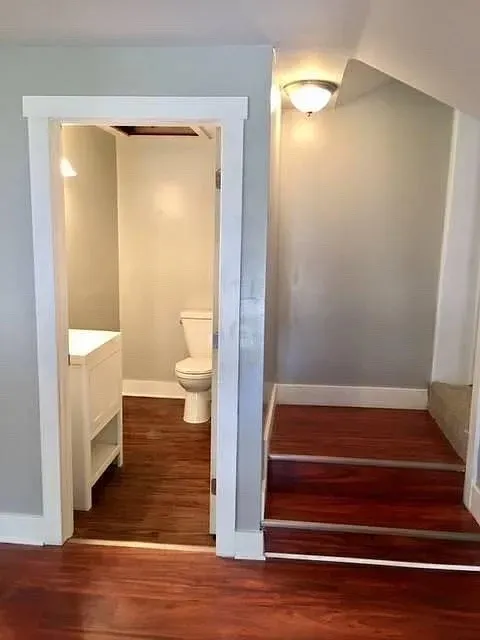 UPSTAIRS 1608 sf 2 bed 2 bath apartment