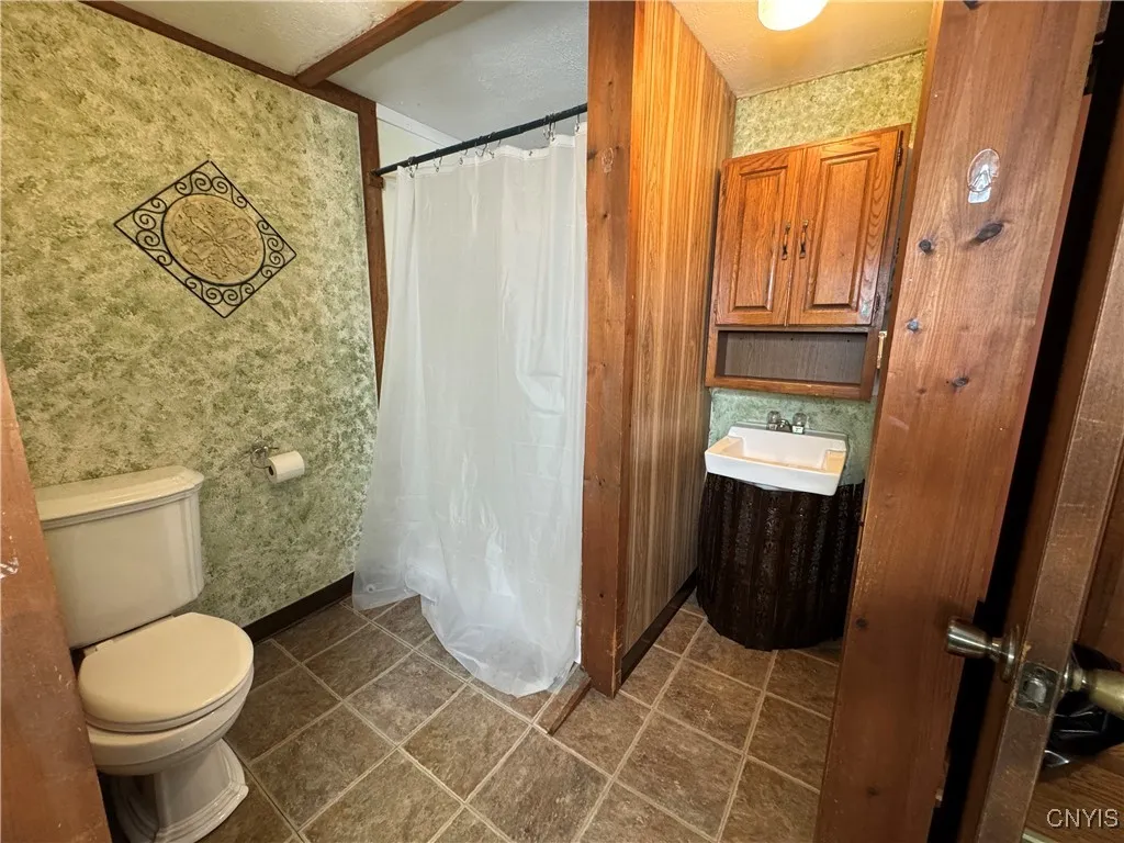 237 East Hamilton Avenue, Sherrill, New York 13461, Sherrill, New York 13461, 4 Bedrooms Bedrooms, 8 Rooms Rooms,2 BathroomsBathrooms,Residential,For Sale,237 East Hamilton Avenue, Sherrill, New York 13461,S1620177