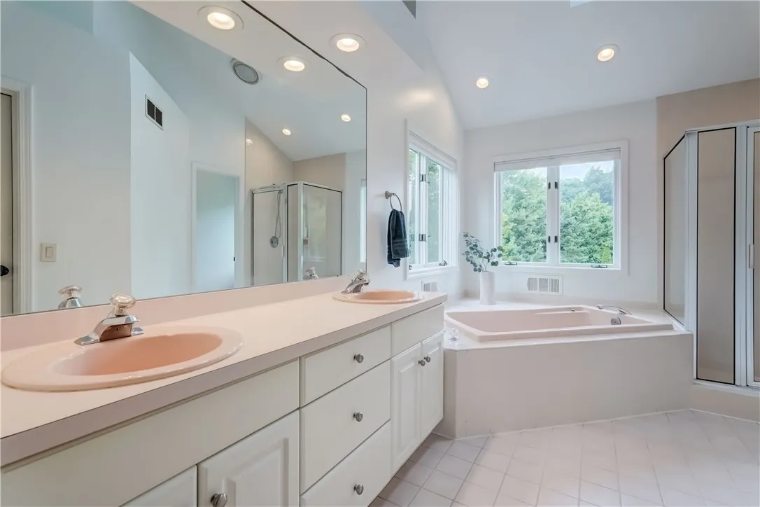 10 Muirfield Court, Pittsford, New York 14534, Pittsford, New York 14534, 4 Bedrooms Bedrooms, 9 Rooms Rooms,3 BathroomsBathrooms,Residential,For Sale,10 Muirfield Court, Pittsford, New York 14534,R1619102