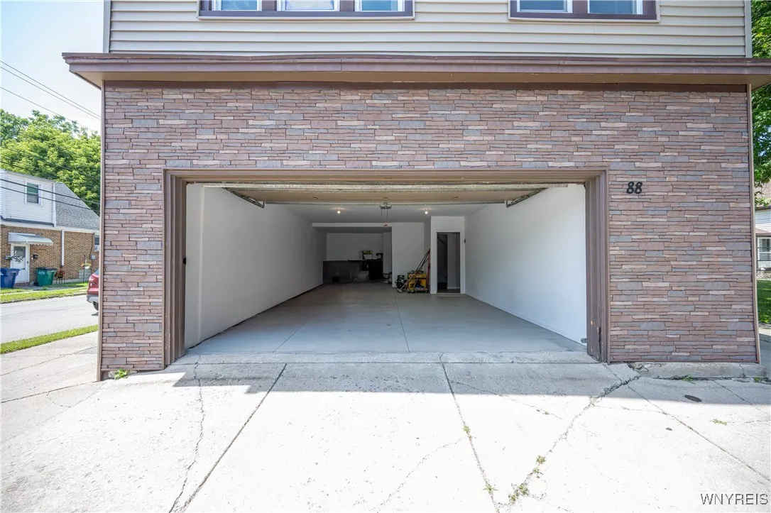 SPACIOUS GARAGE
